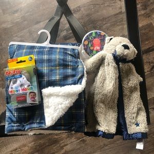 👶🏼 Baby Gift - Blanket, Scentsy Bear, Nuby Mit